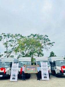 ISUZU QKR TẬP LÁI